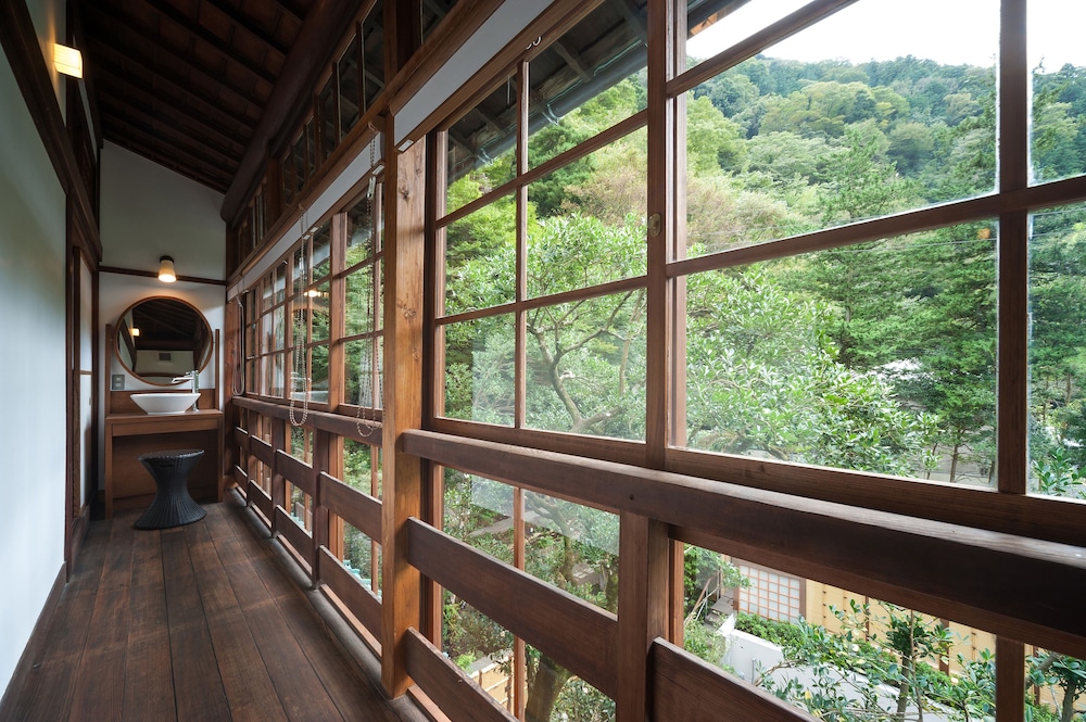 302 ベーシック ツインルーム シングルベッド 2 台 禁煙 客室2 | 環翠楼別館