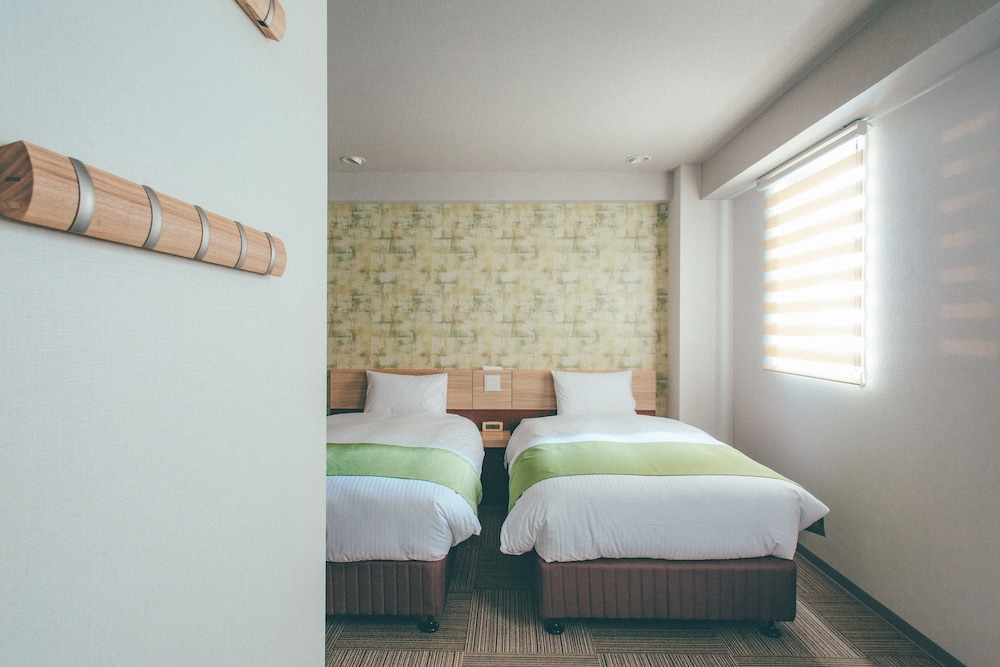 デラックス ツインルーム 喫煙可 客室13 | くれたけイン プレミアム大垣駅前