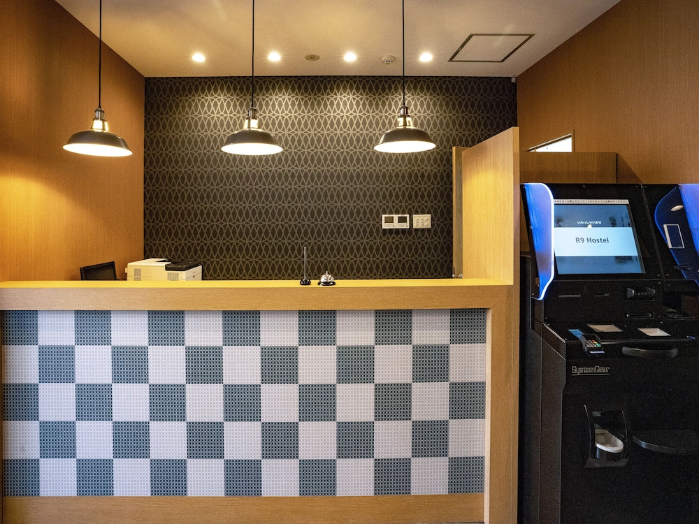 フロント1 | R9 Hostel 栃木駅前 - 男性専用