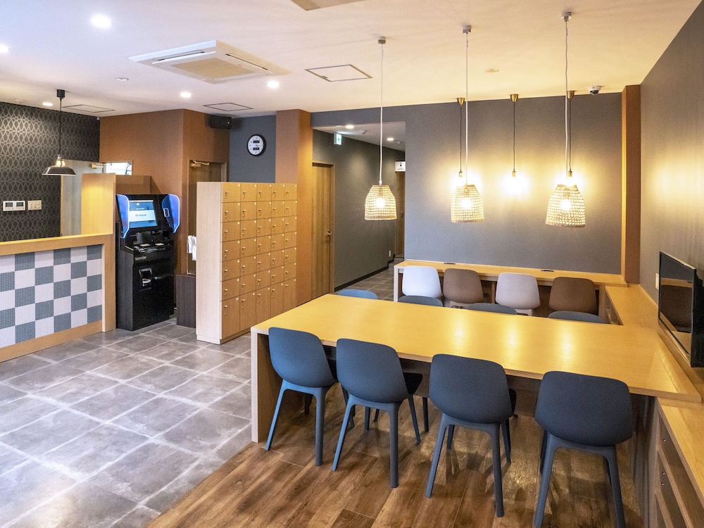 ロビーラウンジ1 | R9 Hostel 栃木駅前 - 男性専用