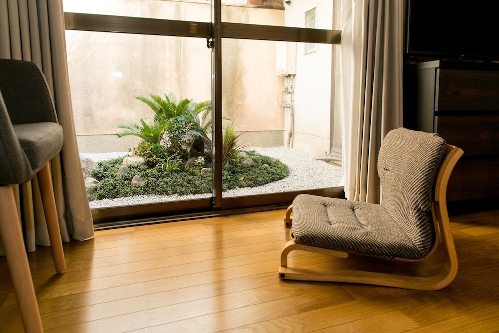 一棟貸し (部屋面積:50平米) リビングルーム0 | Kyomachiya House IZO