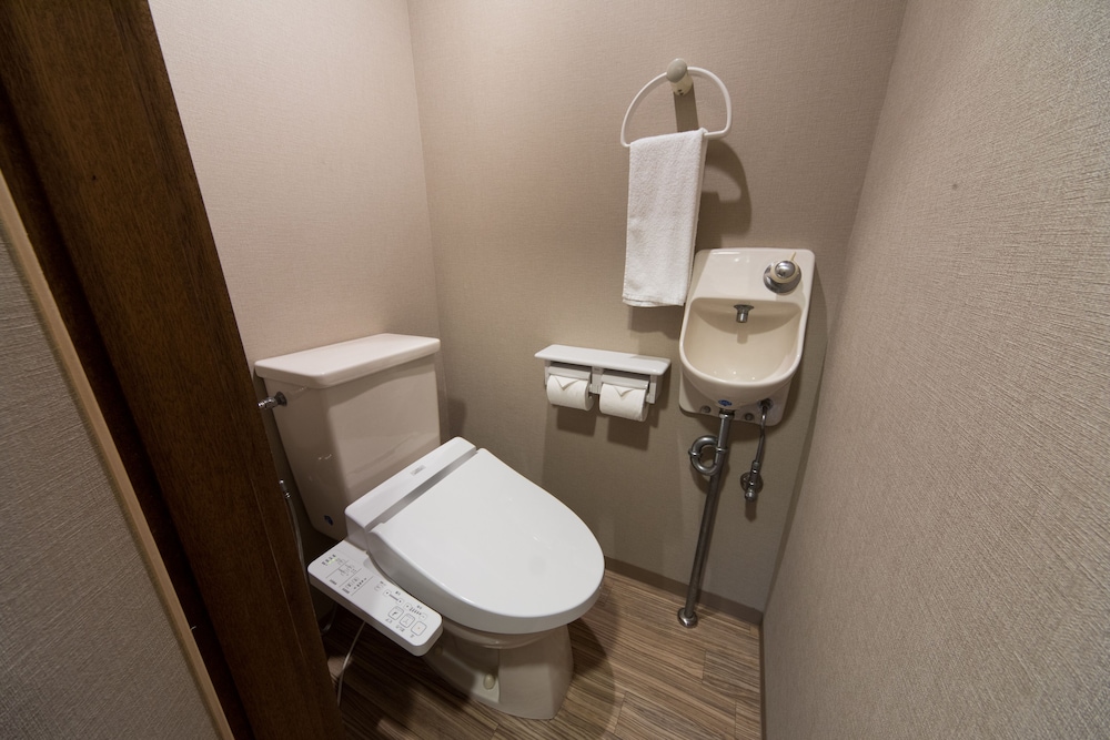 一棟貸し (部屋面積:50平米) バスルーム3 | Kyomachiya House IZO