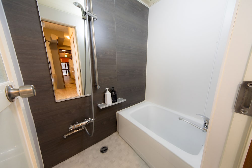 一棟貸し (部屋面積:50平米) バスルーム2 | Kyomachiya House IZO