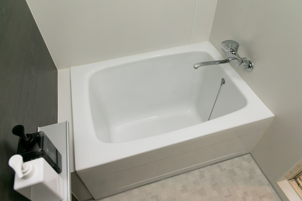 一棟貸し (部屋面積:50平米) 深めの浴槽0 | Kyomachiya House IZO