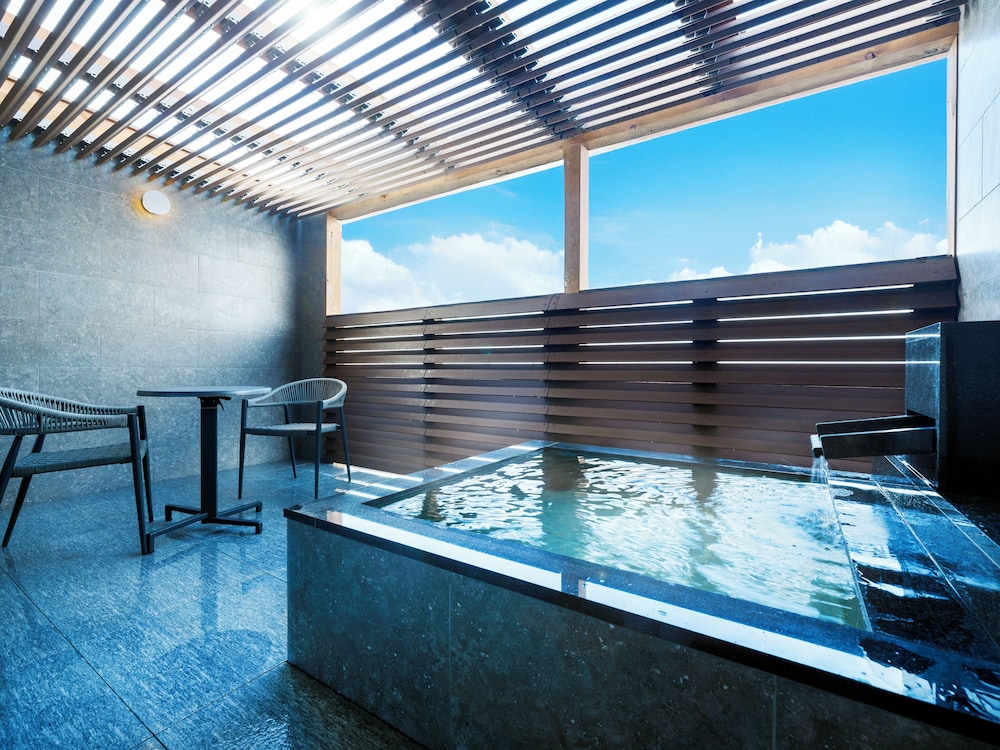 天然温泉 露天風呂付プレミアムフォース 禁煙 客室1 | 亀の井ホテル 大洗