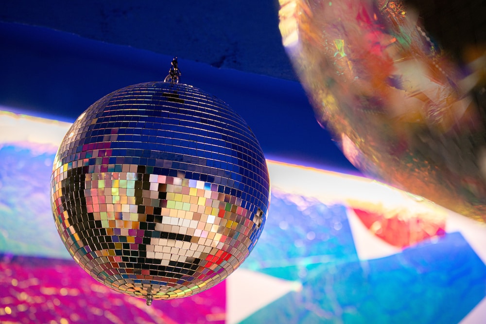 スタンダードツインルーム 禁煙 (SUSHI WARS 303 or 305) 「23年1月10日よりクイーンベッドに変更」 客室2 | BnA_WALL