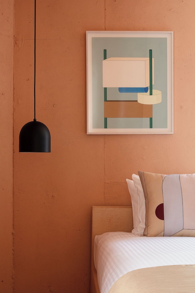 スタンダード クイーンルーム 禁煙 客室3 | BnA_WALL