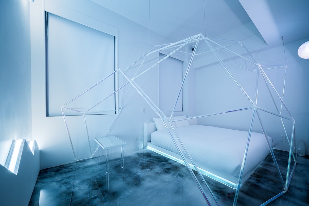 スタンダード クイーンルーム 禁煙 客室1 | BnA_WALL