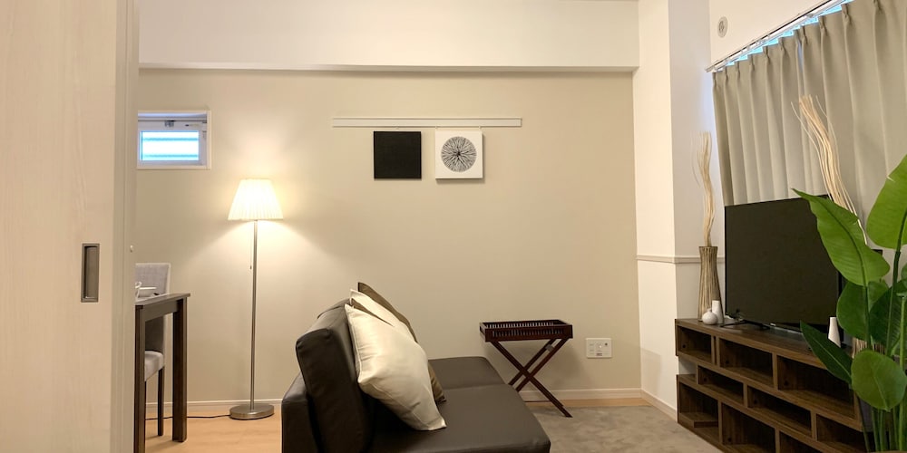 ファミリースイート リゾート (1~6名用） リビング エリア1 | オールステイ知花