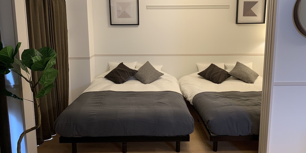 ファミリースイート ブラウン 8 (1~6名用） 客室2 | オールステイ知花