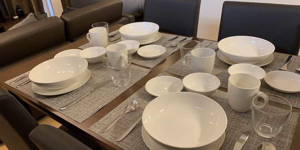 ファミリースイート ブラウン 6 リビング エリア2 | オールステイ知花