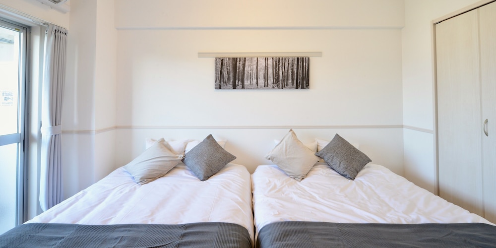 ファミリースイート ホワイトグレイ (1~6名用) 客室4 | オールステイ知花