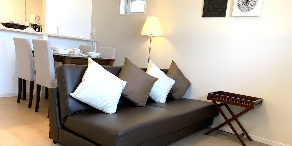 ファミリースイート リゾート (1~6名用） リビング エリア0 | オールステイ知花