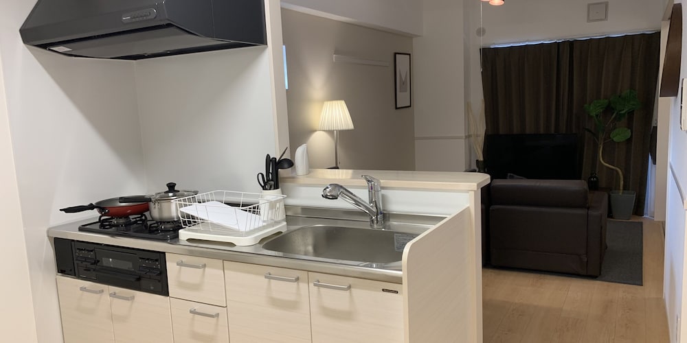 ファミリースイート ブラウン 6 専用キッチン3 | オールステイ知花