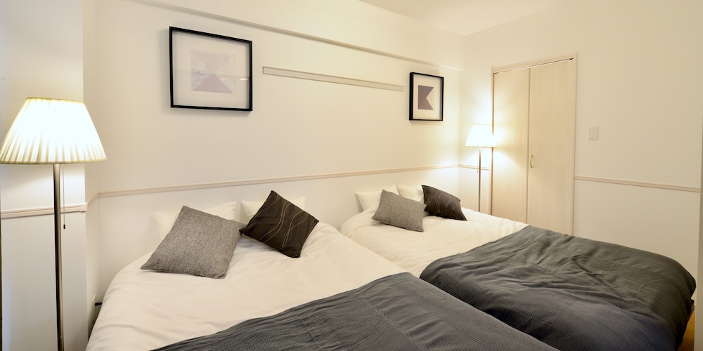 ファミリースイート ブラウン 8 (1~6名用） 客室4 | オールステイ知花