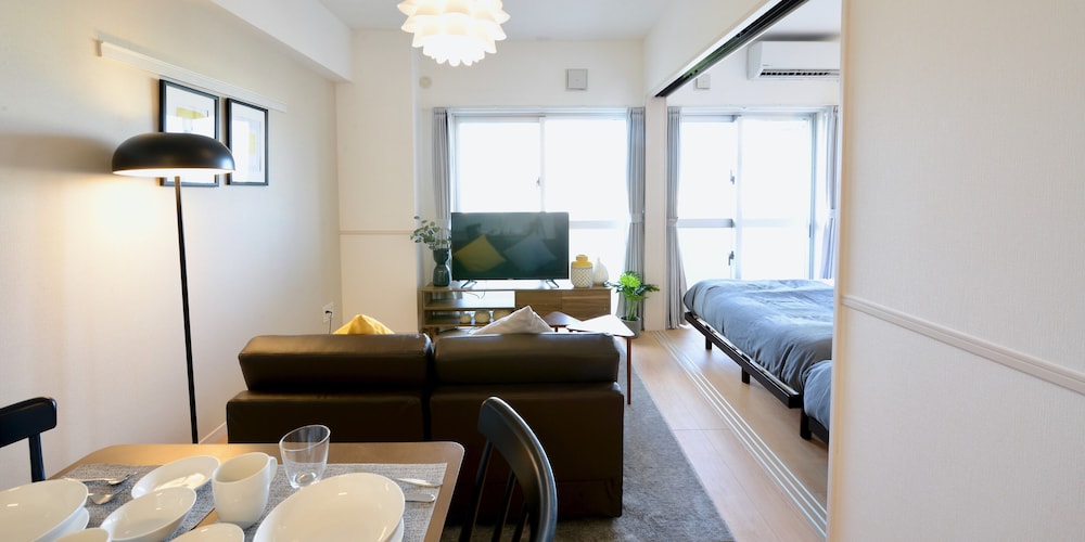 ファミリースイート ノルディック 客室内のダイニングエリア0 | オールステイ知花