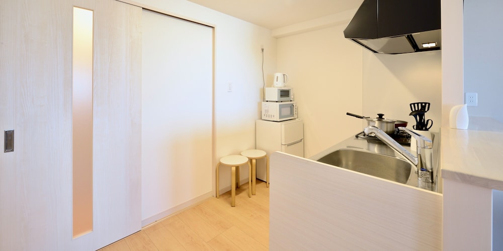 ファミリースイート ブラウン 6 専用キッチン2 | オールステイ知花