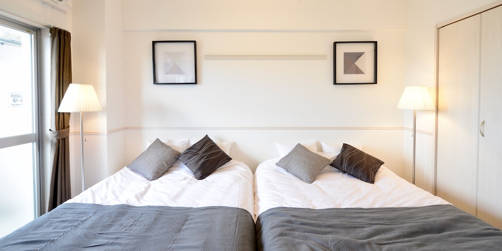 ファミリースイート ブラウン 8 (1~6名用） 客室3 | オールステイ知花