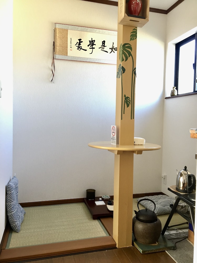 一棟貸 客室内のダイニングエリア2 | NYOZE HOUSE