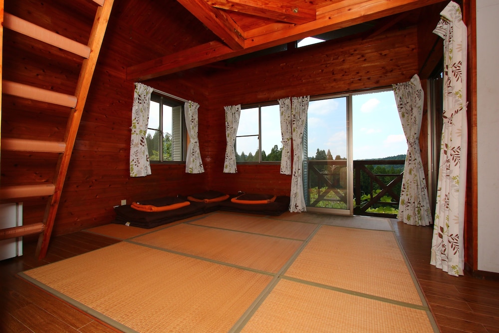 ファミリーバンガロー 客室1 | 五ヶ瀬の里キャンプ村＆ゲストハウス