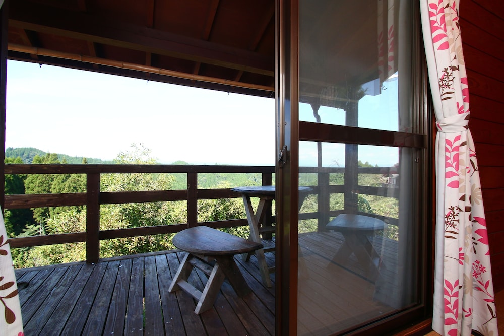 平屋バンガロー テラス / パティオ1 | 五ヶ瀬の里キャンプ村＆ゲストハウス