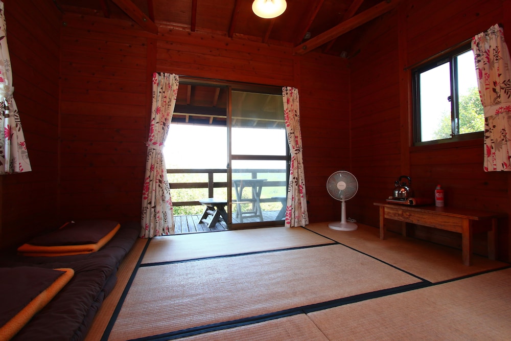平屋バンガロー 客室3 | 五ヶ瀬の里キャンプ村＆ゲストハウス