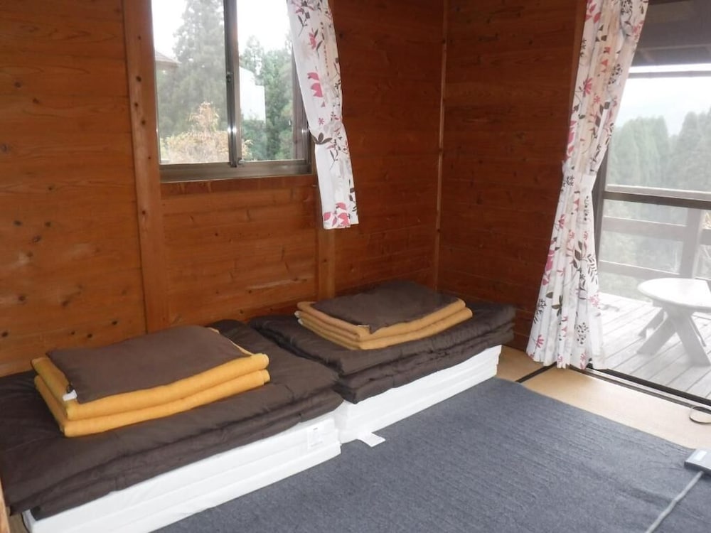 平屋バンガロー 客室7 | 五ヶ瀬の里キャンプ村＆ゲストハウス