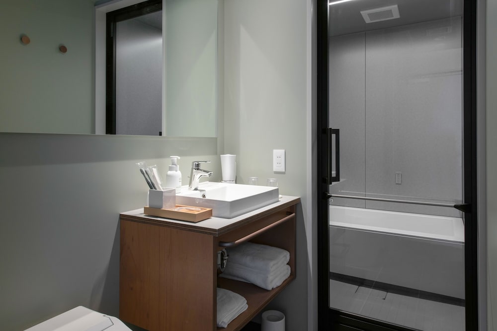 Standard Twin 客室1 | KAIKA 東京 by THE SHARE HOTELS