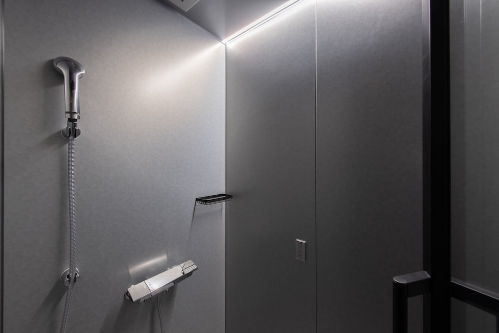 Moderate Bunk Group バスルーム0 | KAIKA 東京 by THE SHARE HOTELS