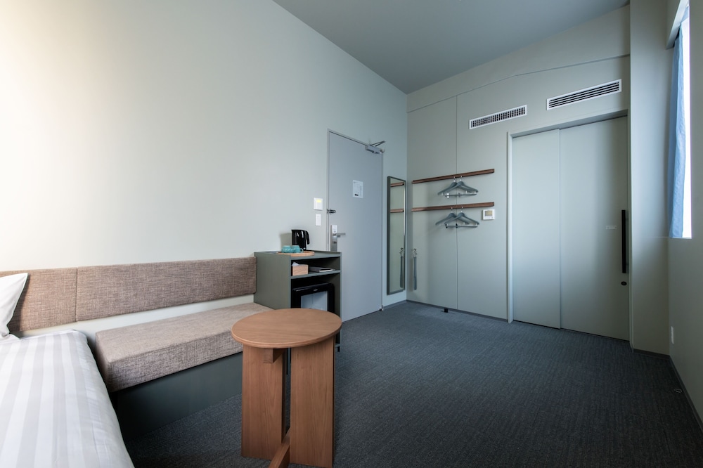 Accessible Twin 客室1 | KAIKA 東京 by THE SHARE HOTELS