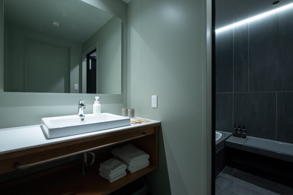 Superior with Relaxing Bathroom 客室3 | KAIKA 東京 by THE SHARE HOTELS