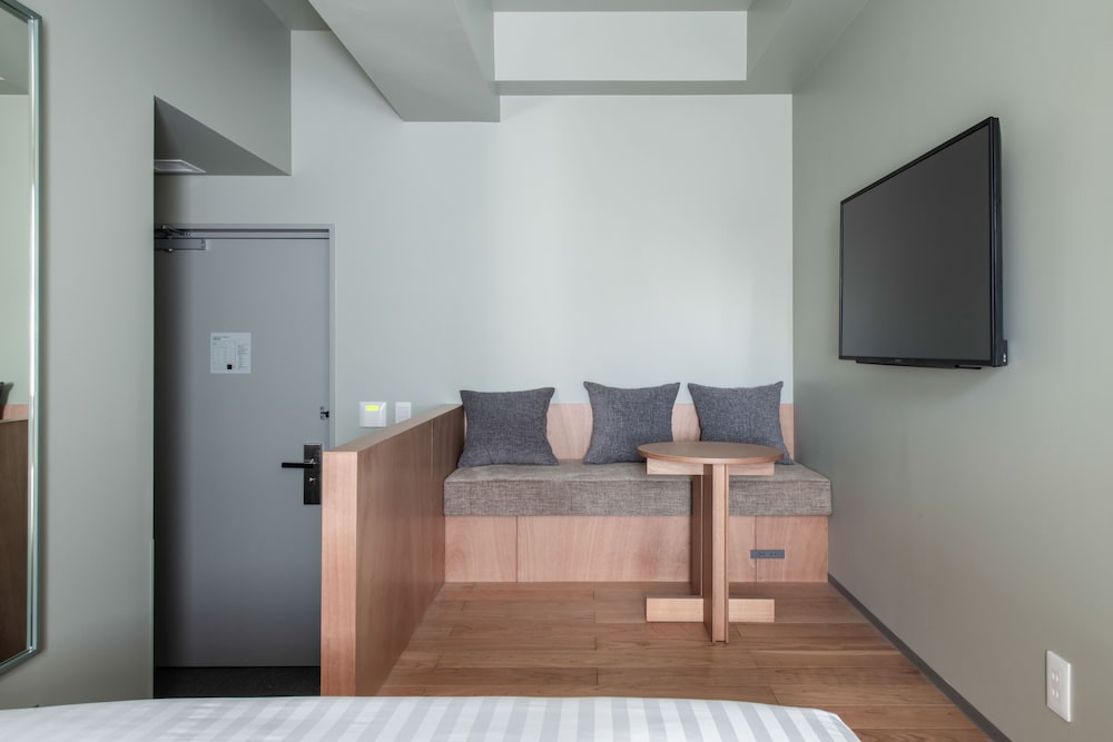 Queen 客室1 | KAIKA 東京 by THE SHARE HOTELS