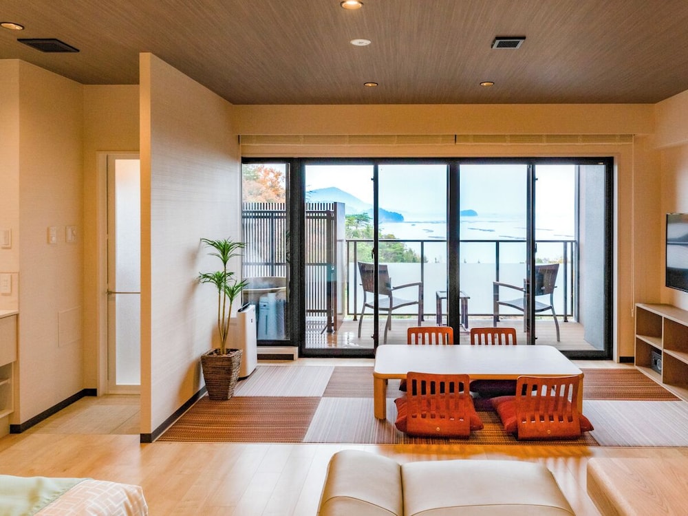 [洋モダン和洋室] 露天風呂付き 禁煙 客室3 | リブマックスリゾート宮浜温泉 Ocean