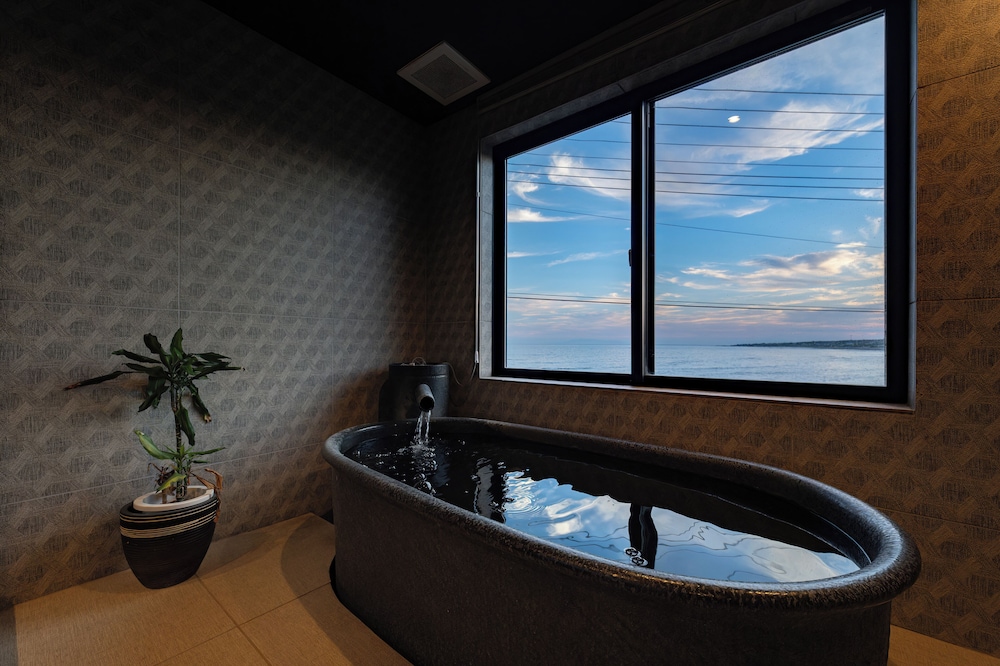 半露天風呂付き海側和洋室Aタイプ [瑠海・紅霞/201・205] 禁煙 バスルーム0 | 清都旅館