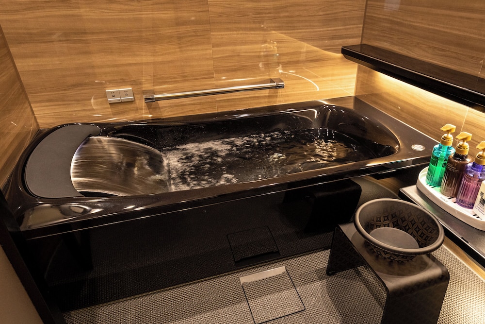 和洋室 (和室8畳+ツインベッドルーム) ※眺望なし [伽羅/207] 禁煙 バスルーム0 | 清都旅館