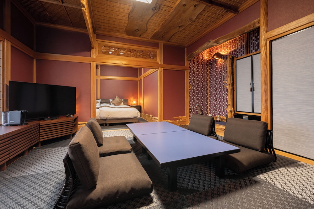 和洋室 (和室8畳+ツインベッドルーム) ※眺望なし [伽羅/207] 禁煙 客室1 | 清都旅館