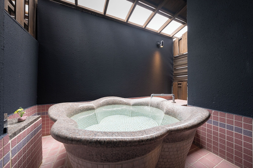 房総の花と海を感じる半露天風呂付和洋室 [汐華/102] バスルーム0 | 清都旅館