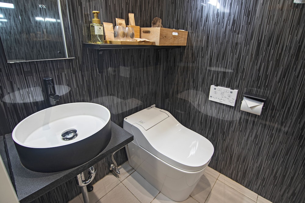 和風 スタンダード ダブルルーム バスルームのシンク0 | 大阪港浮絵ホテル