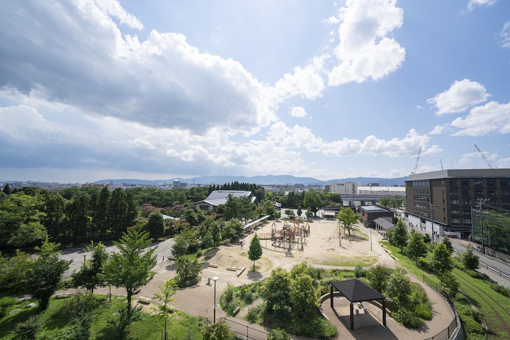 ツインルーム バルコニー付 パークビュー 25㎡ 禁煙 3名料金以外はベッド2台(シャワーのみ) 部屋からの景観0 | 梅小路ポテル京都