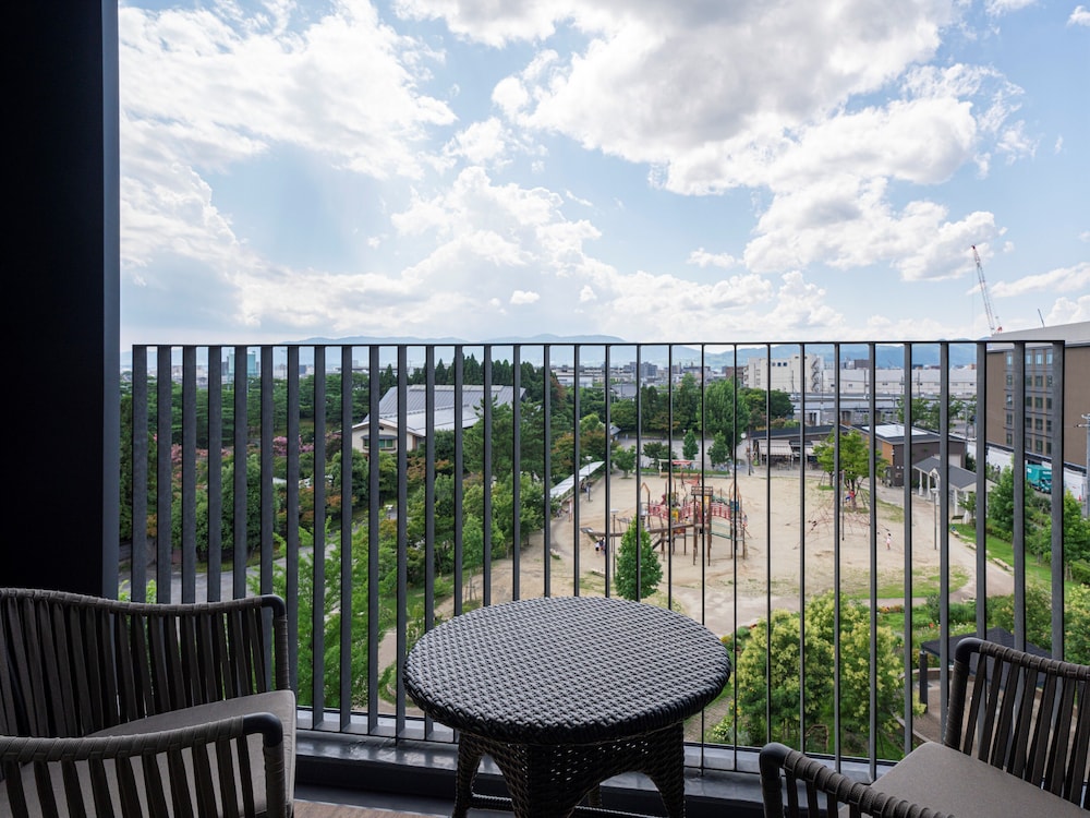 ツインルーム バルコニー付 パークビュー 25㎡ 禁煙 3名料金以外はベッド2台(シャワーのみ) 客室4 | 梅小路ポテル京都