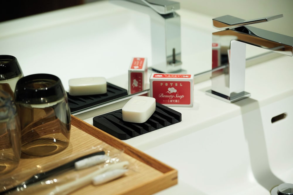 ツインルーム バルコニー付 パークビュー 25㎡ 禁煙 3名料金以外はベッド2台(シャワーのみ) 客室9 | 梅小路ポテル京都