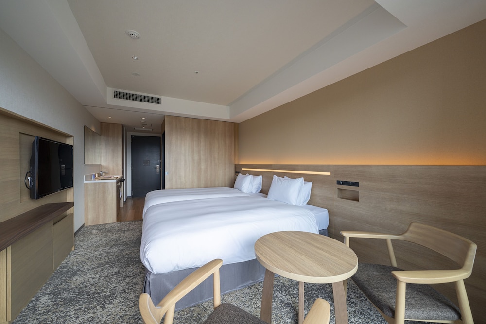 ツインルーム バルコニー付 パークビュー 25㎡ 禁煙 3名料金以外はベッド2台(シャワーのみ) 客室1 | 梅小路ポテル京都