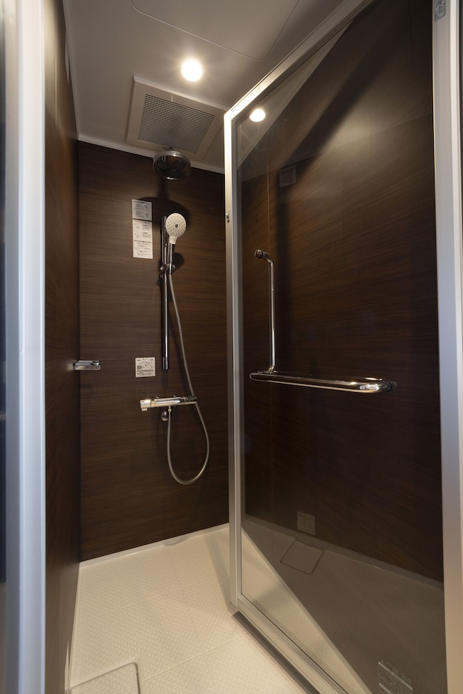 ツインルーム バルコニー付 パークビュー 25㎡ 禁煙 3名料金以外はベッド2台(シャワーのみ) バスルーム0 | 梅小路ポテル京都