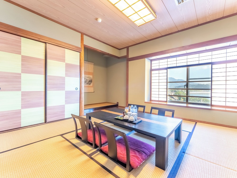 デラックス ツインルーム 喫煙可 オーシャンビュー 客室4 | リブマックスリゾート桜島シーフロント