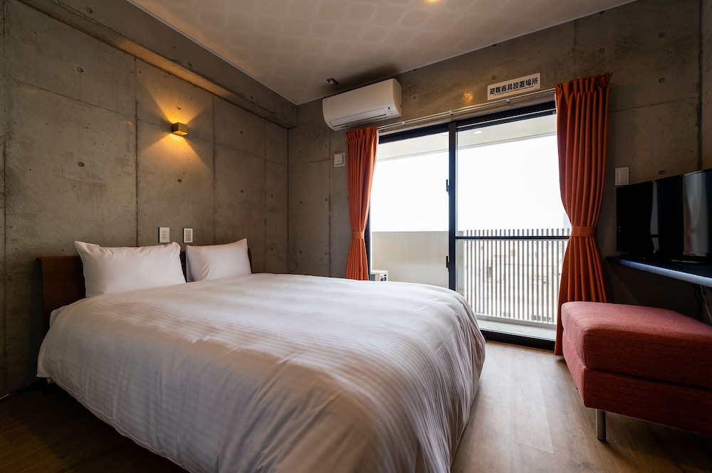 スタンダード ダブルルーム 客室3 | Little Island Okinawa 松山