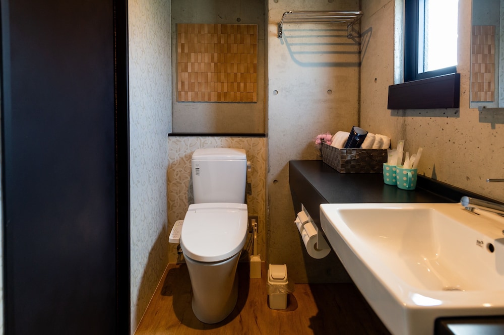 スタンダード ダブルルーム バスルームのシンク0 | Little Island Okinawa 松山