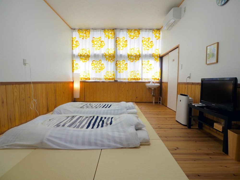 4人部屋 室外専用バスルーム | みかんホテル
