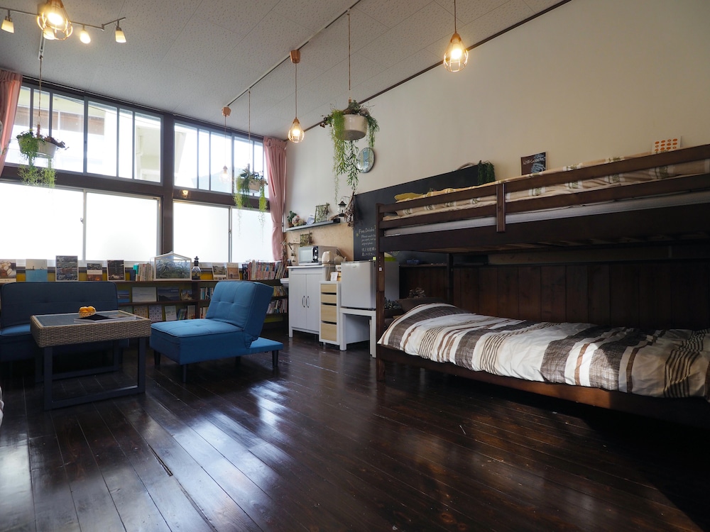 4人部屋 室外専用バスルーム 客室4 | みかんホテル