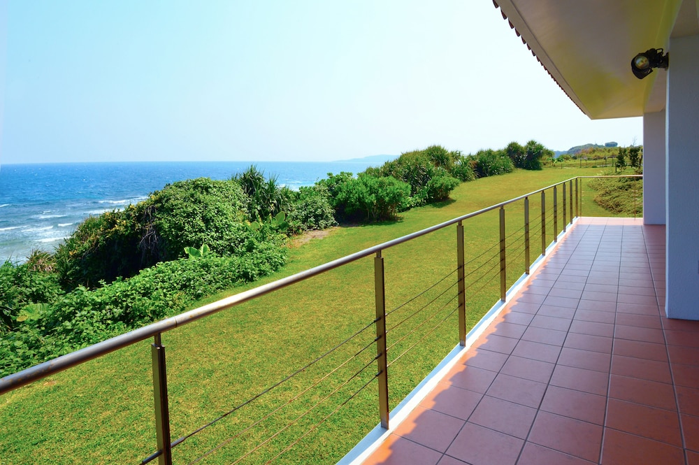 ファミリー コテージ ビーチ / オーシャン ビュー2 | Wisteria Ocean Nakijin