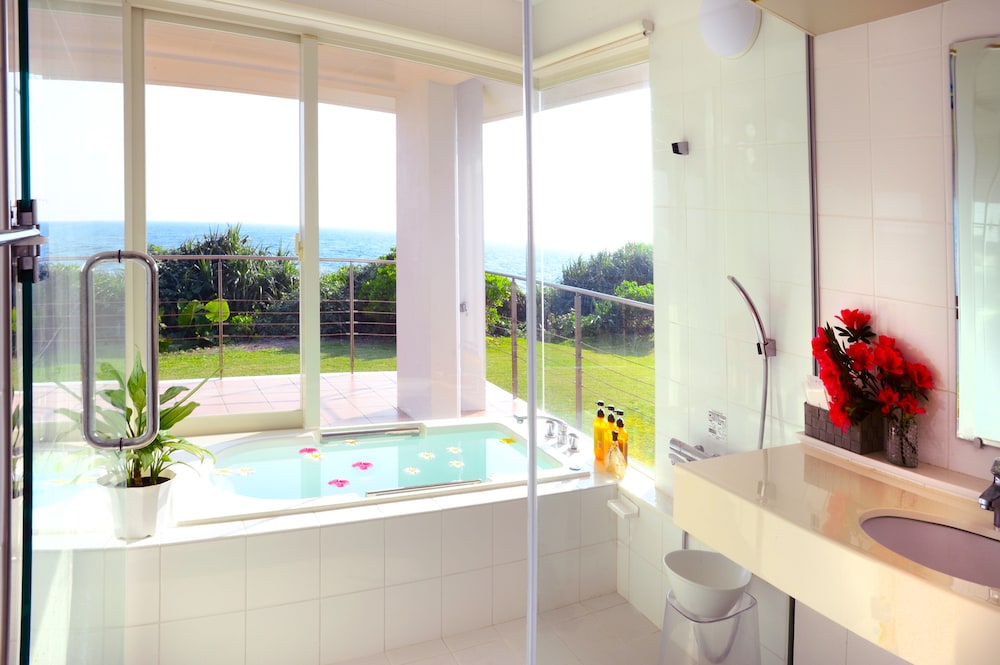 ファミリー コテージ バスルーム2 | Wisteria Ocean Nakijin